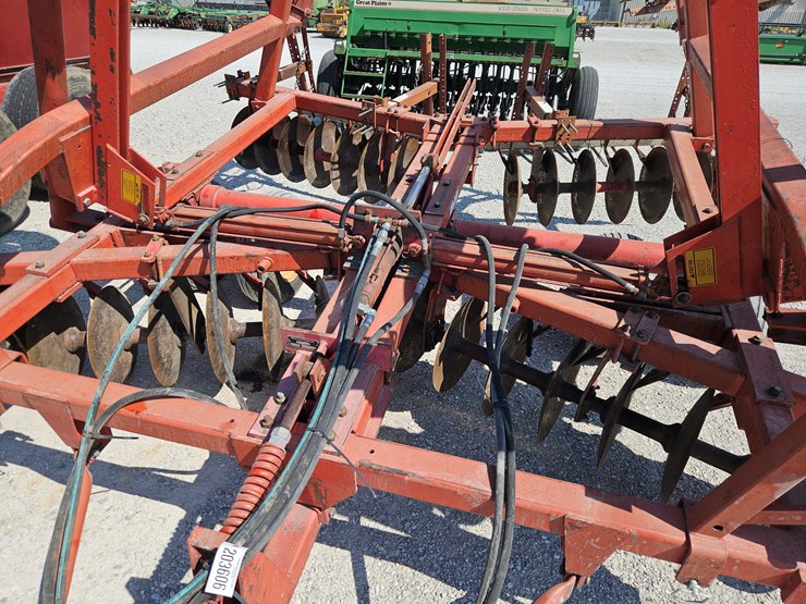 massey-ferguson-820-image-4