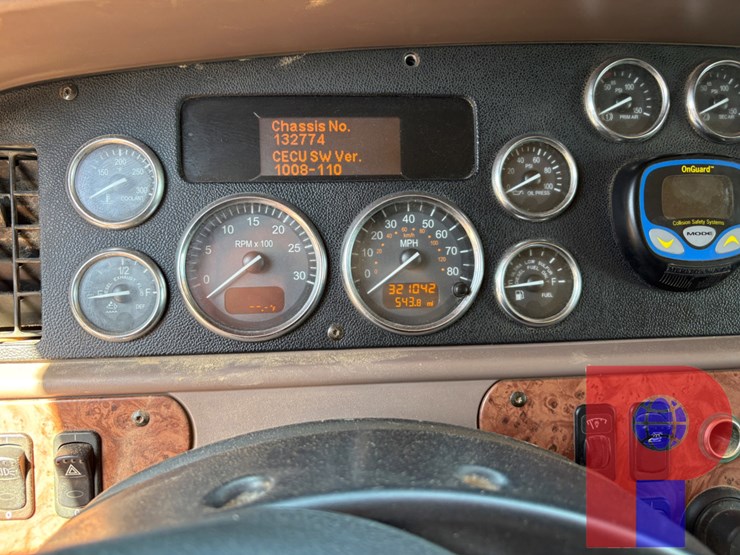 2012-peterbilt-587-image-9