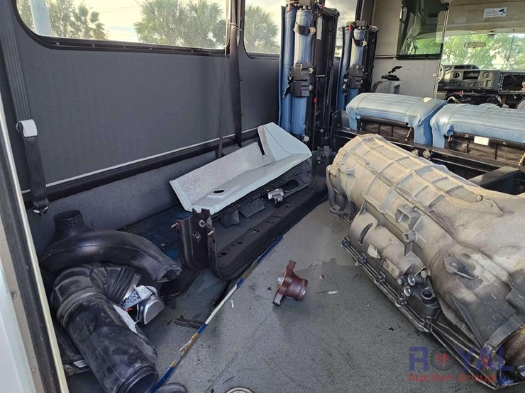 2017-ford-e450-image-10
