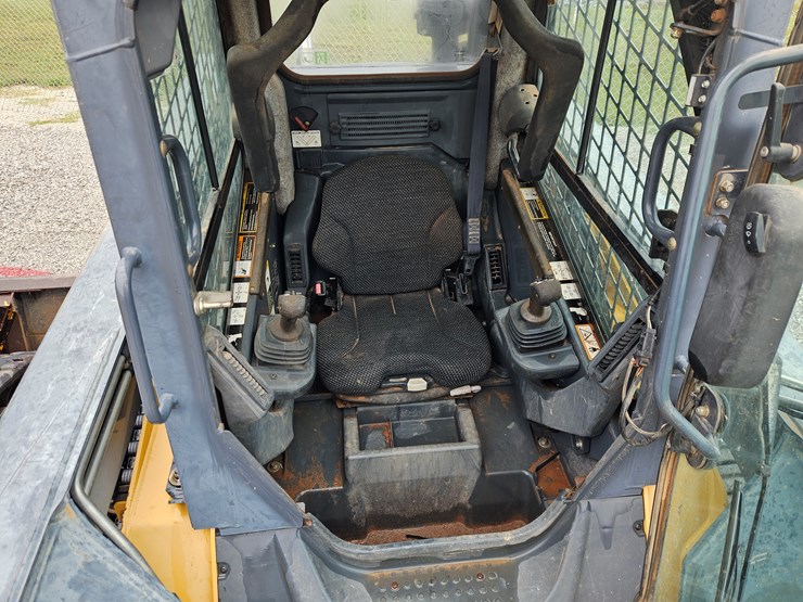 2011-deere-333d-image-7