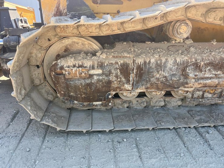 2021-deere-750l-image-13