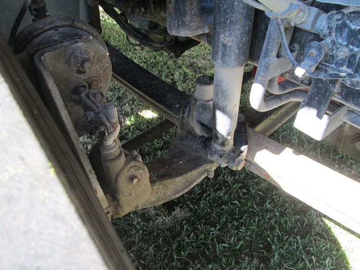 2011-volvo-acl64-image-23