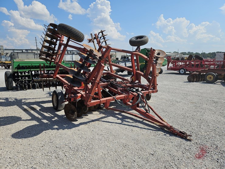 massey-ferguson-820-image-12