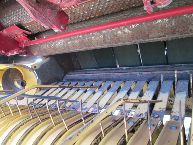 new-holland-br780-image-29