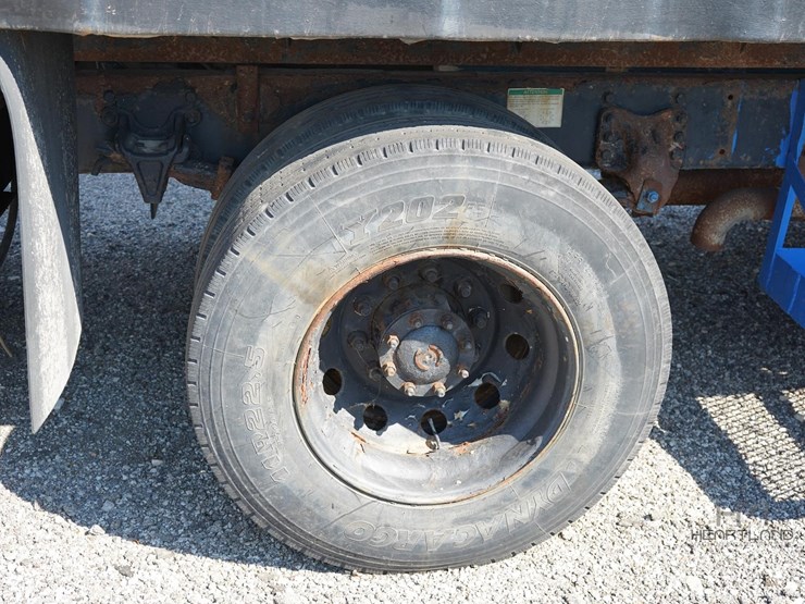 2007-freightliner-business-class-m2-106-image-18