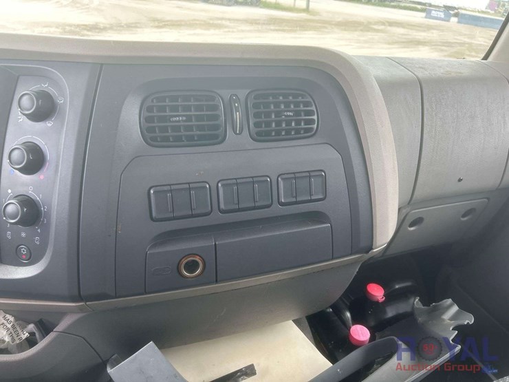 2016-kenworth-k270-image-19
