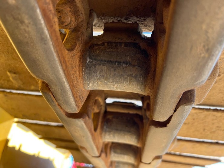 2021-caterpillar-d3-lgp-image-13
