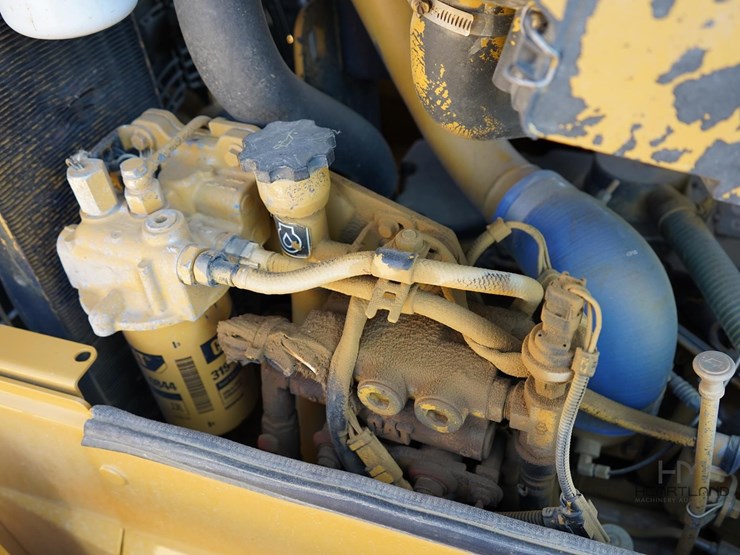 2007-caterpillar-d6n-lgp-image-30