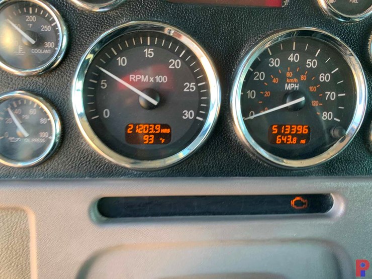 2019-peterbilt-389-image-10
