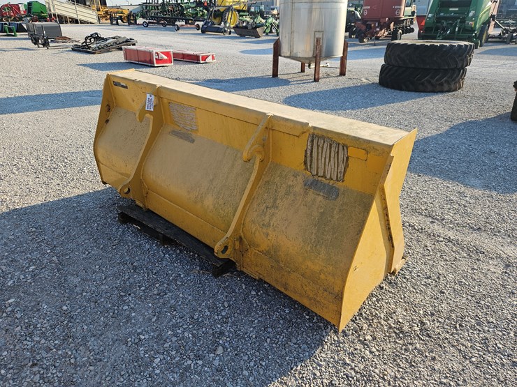 #203722-•-john-deere-3102-smooth-bucket-image-4