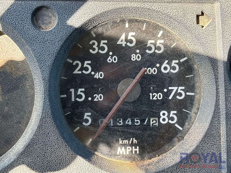 2000-freightliner-fl70-image-14