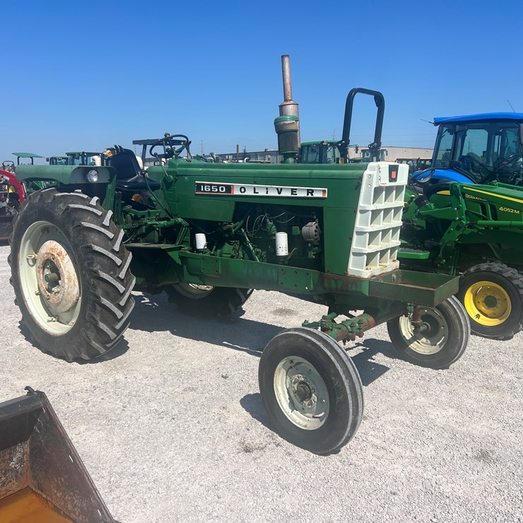 1969 OLIVER 1650