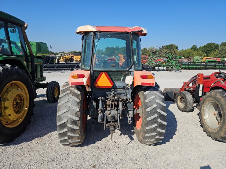 2010-kubota-m7040-image-13