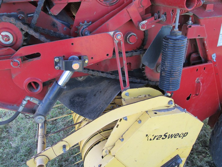 new-holland-br780-image-21
