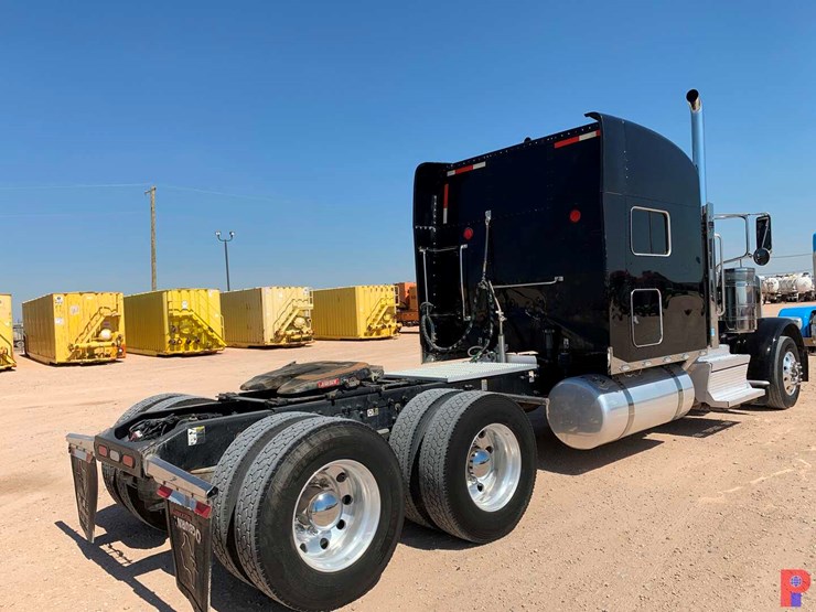 2019-peterbilt-389-image-4