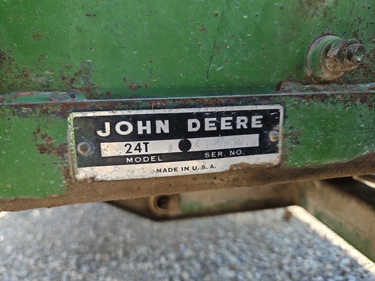 john-deere-24t-image-8