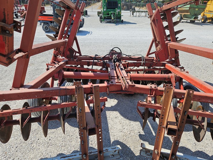 massey-ferguson-820-image-9