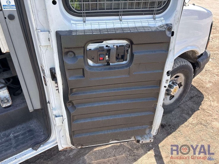 2006-chevrolet-express-3500-image-28