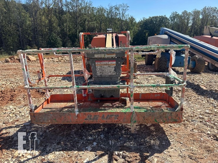 2015-jlg-600s-image-2