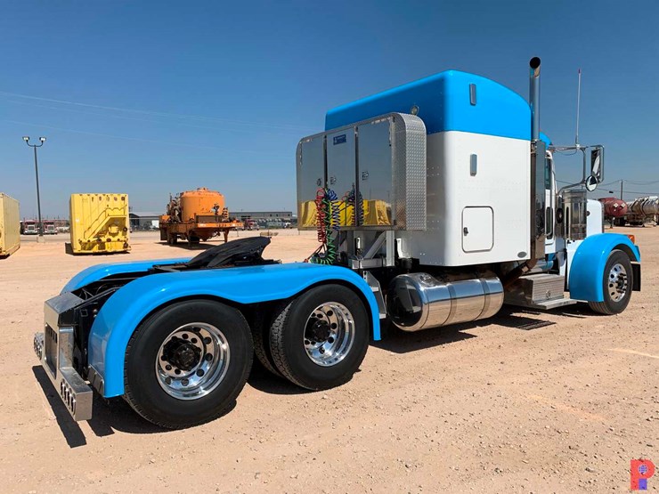 2007-peterbilt-379-image-3