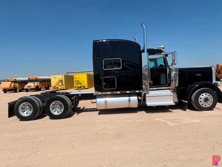 2019-peterbilt-389-image-2