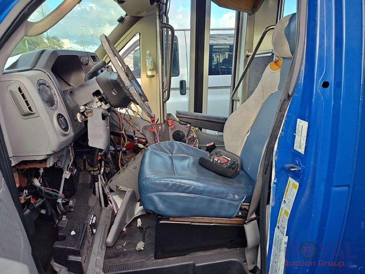 2016-ford-e450-image-24