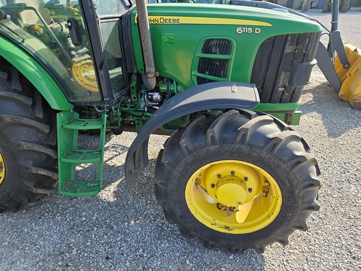 2010-john-deere-6115d-image-17