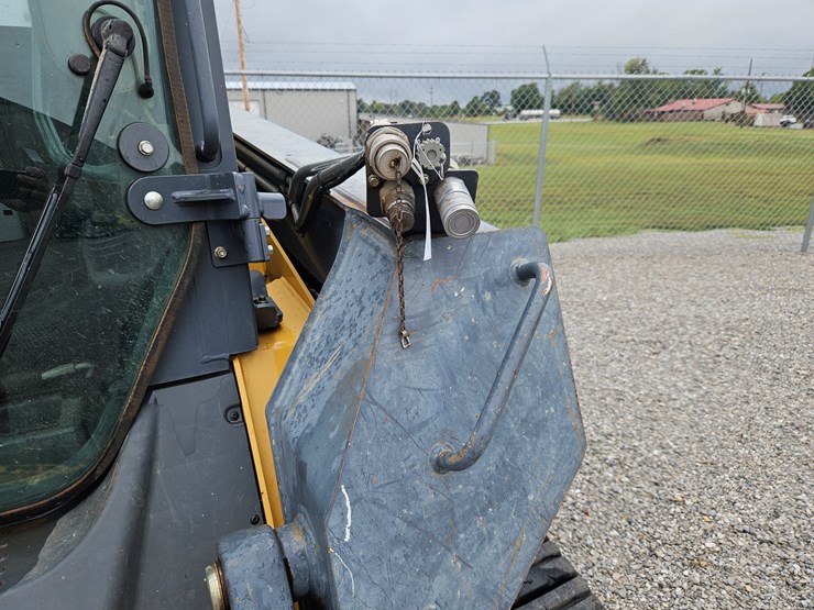 2011-deere-333d-image-6