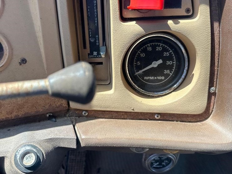 1982-ford-8000-image-19