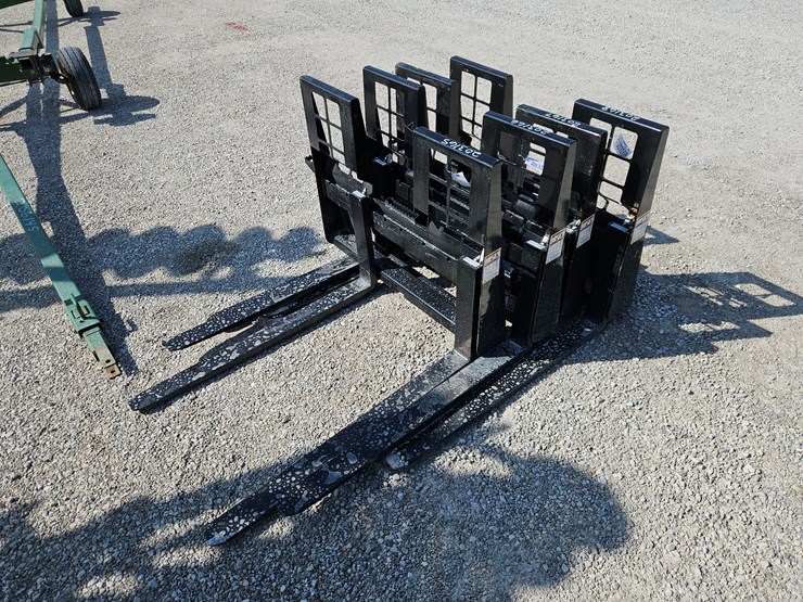 #203167-•-new-wt-pallet-forks-image-1
