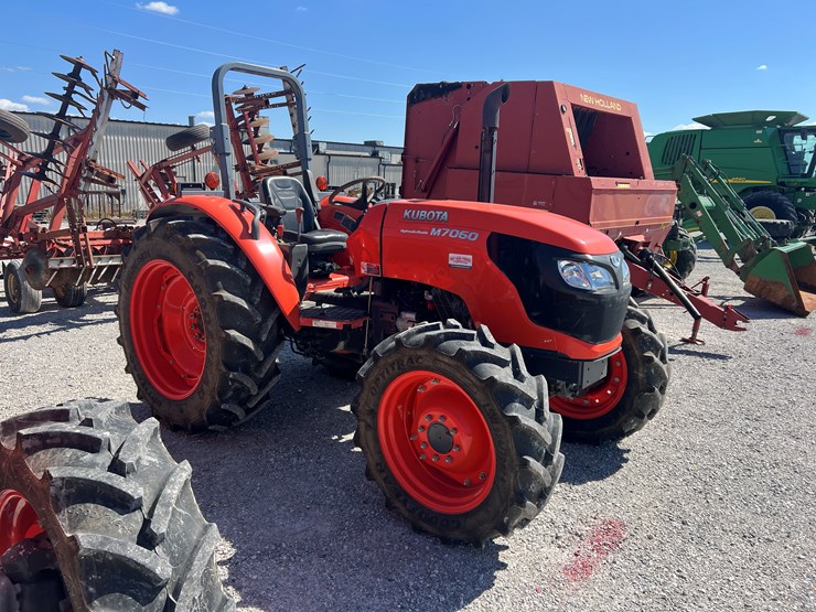 2020-kubota-m7060-image-17