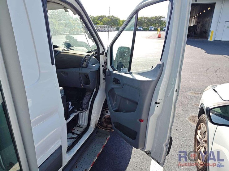 2018-ford-transit-image-19