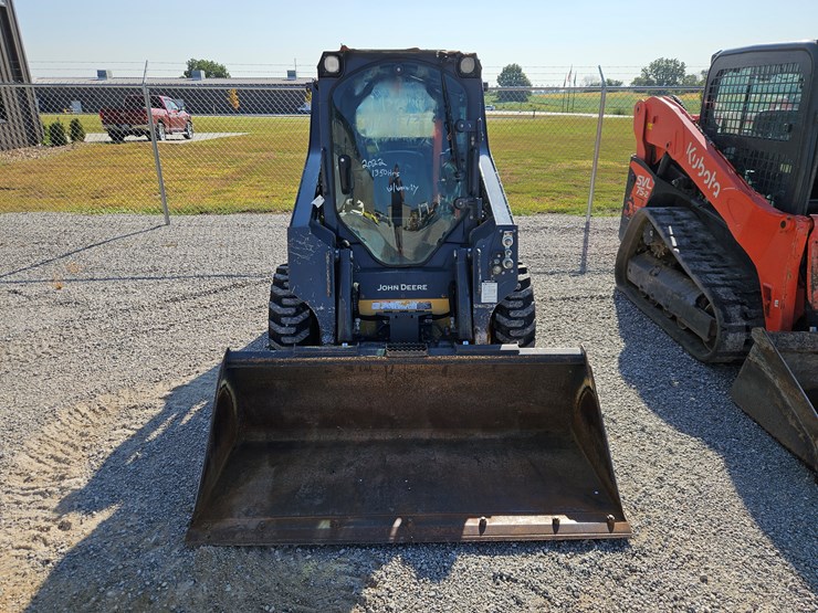 2022-deere-318g-image-2