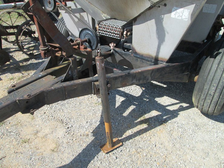 #29516-•-pull-type-fertilizer-buggy-image-21