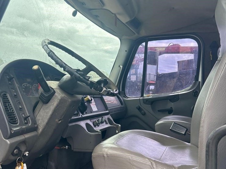 2003-freightliner-business-class-m2-106-image-39