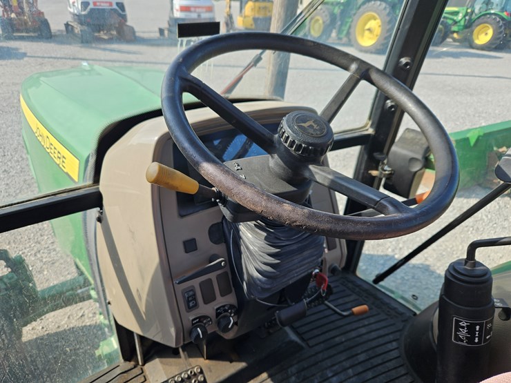2010-john-deere-6115d-image-9