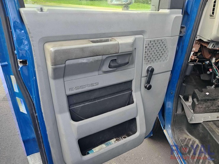 2016-ford-e450-image-19