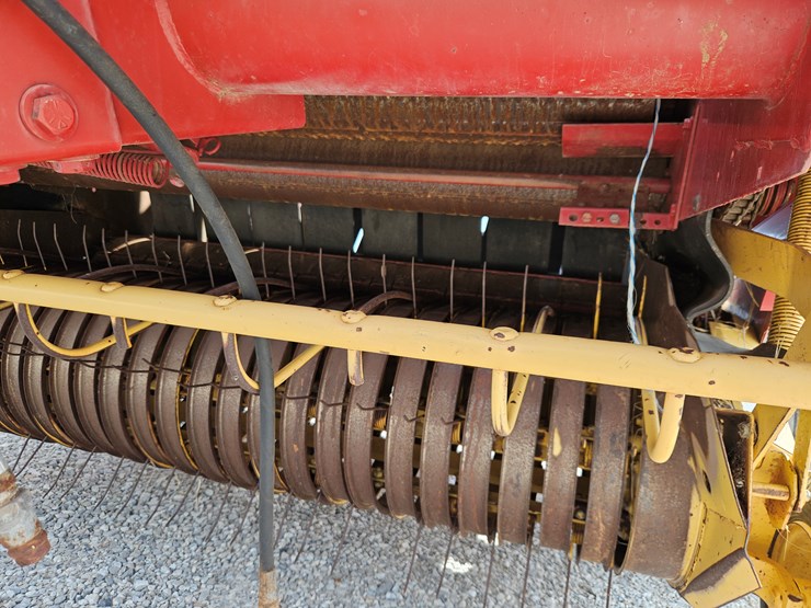 new-holland-660-image-5