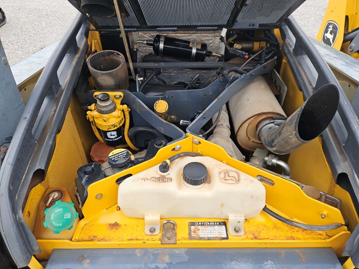 2011-deere-333d-image-16