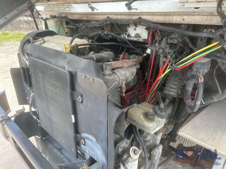 2014-freightliner-mt55-image-34