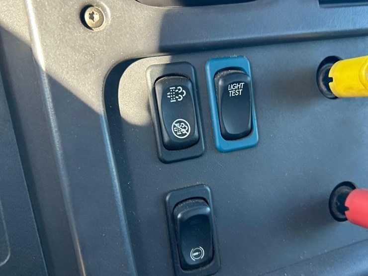 2018-freightliner-business-class-m2-106-image-44