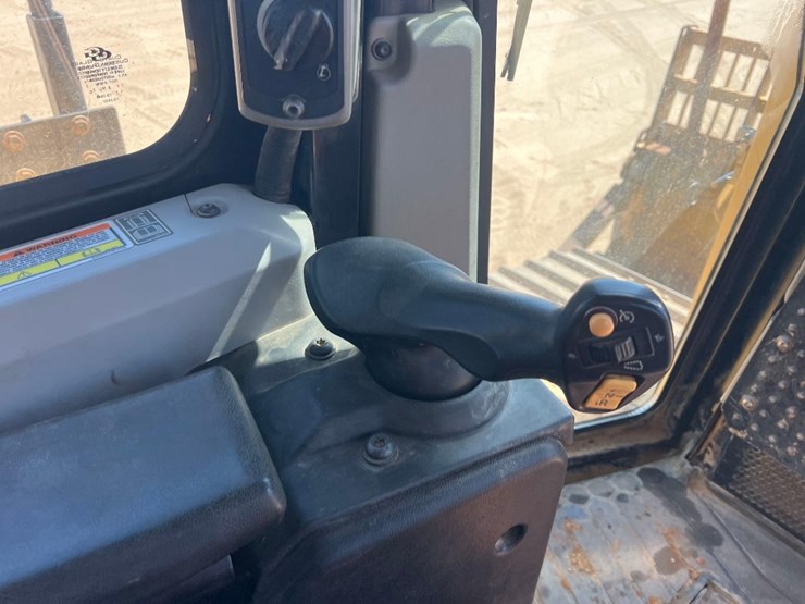 2018-caterpillar-d6t-lgp-image-32