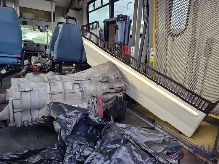 2016-ford-e450-image-10