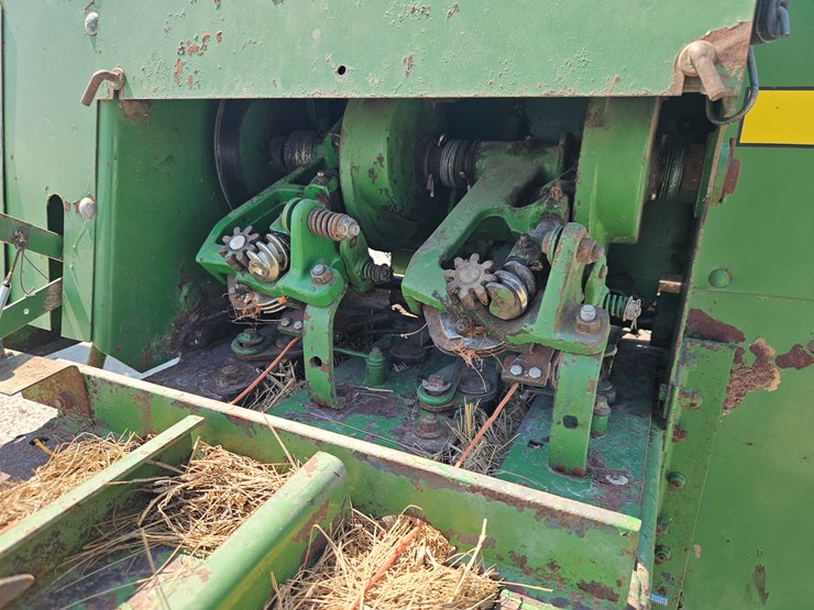 john-deere-336-image-6