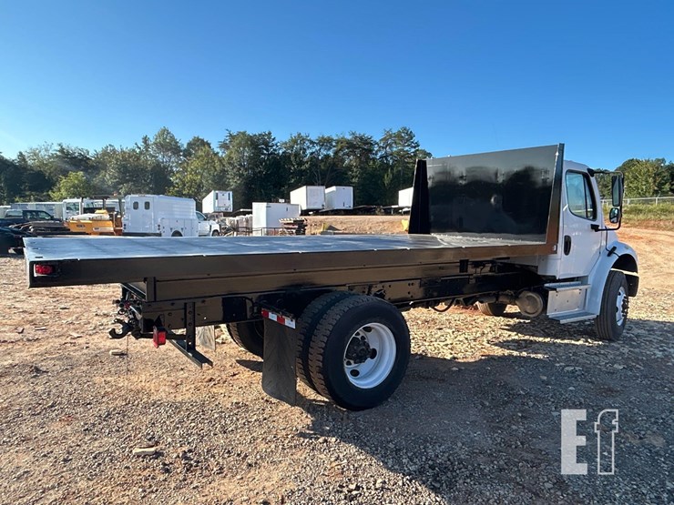 2018-freightliner-business-class-m2-106-image-3