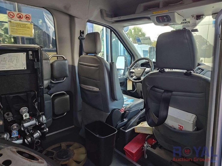 2017-ford-transit-image-13