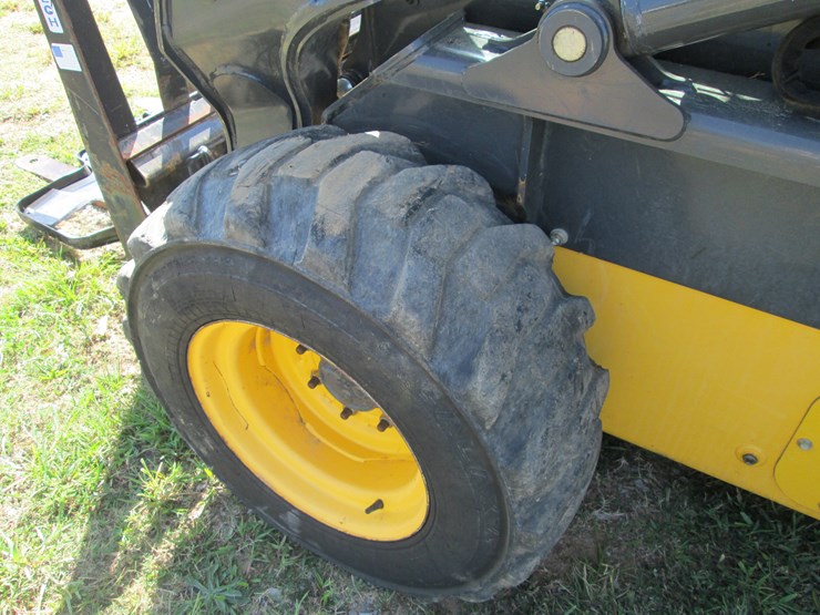 new-holland-l228-image-6