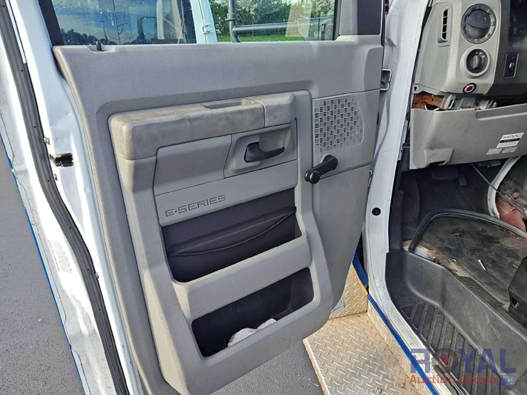 2017-ford-e450-image-19