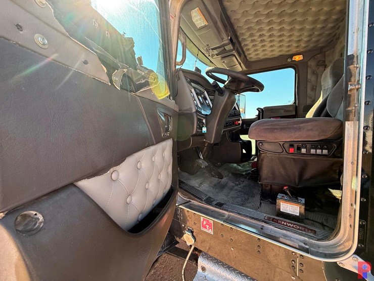 2013-kenworth-t660-image-13