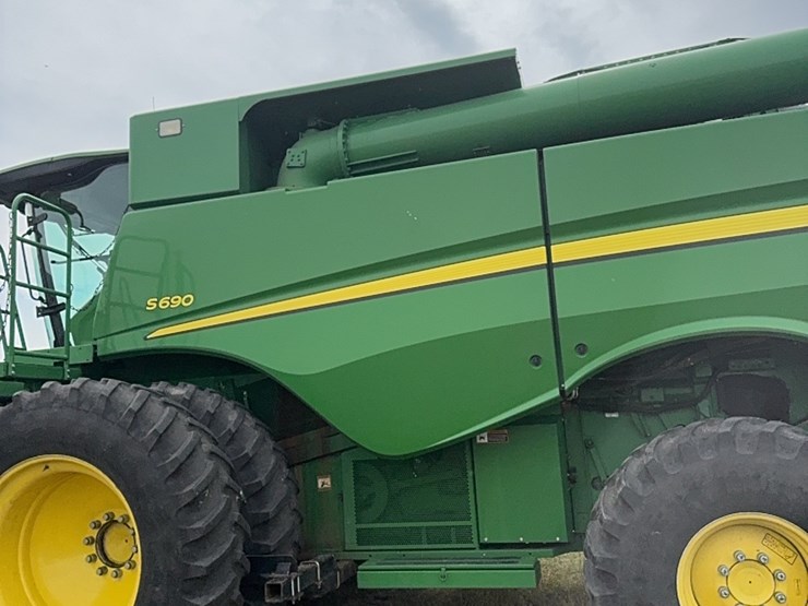 2013-john-deere-s690-image-38